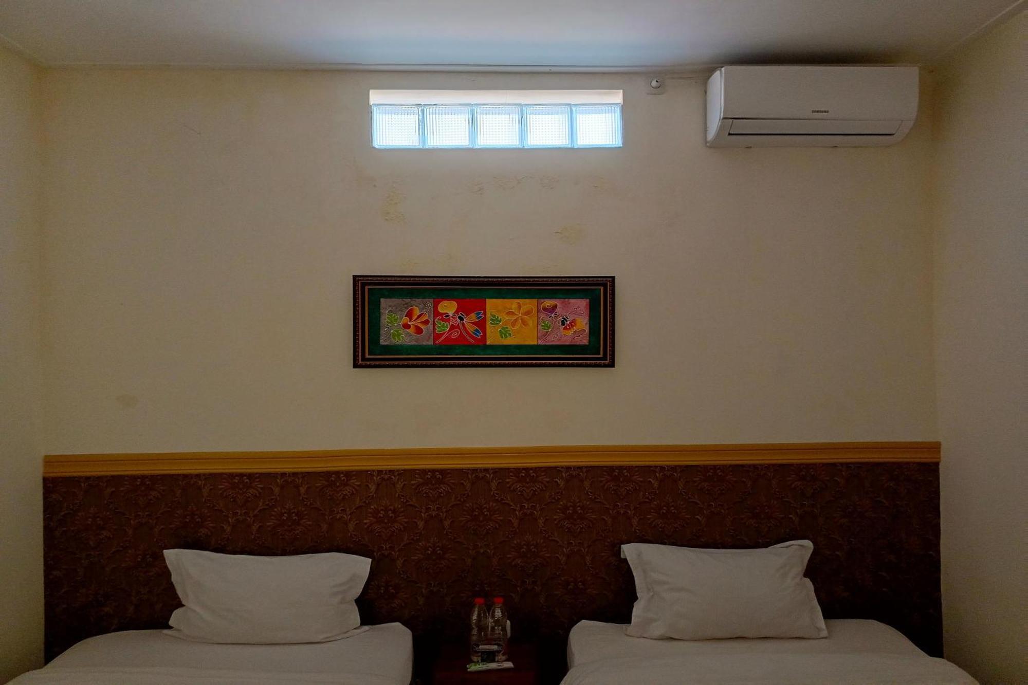 Adisa Homestay Malang Exterior foto