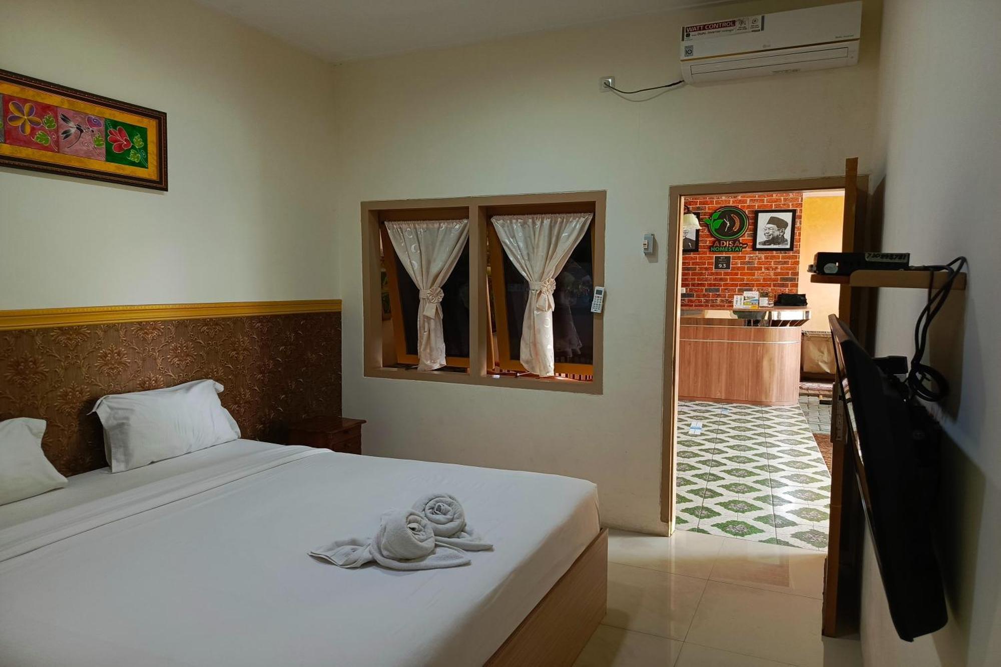 Adisa Homestay Malang Exterior foto