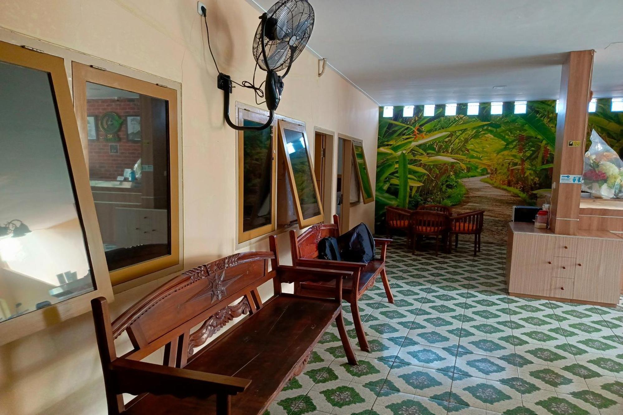 Adisa Homestay Malang Exterior foto